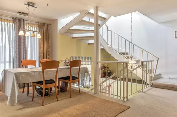 Belmont, CA 94002,2411 Carlmont DR 110