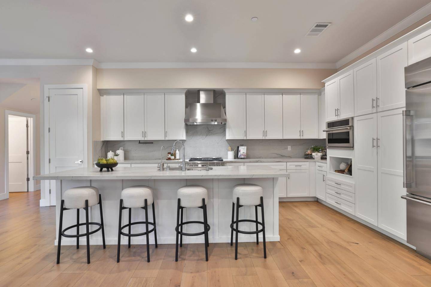 Los Gatos, CA 95032,102 Hildebrand DR