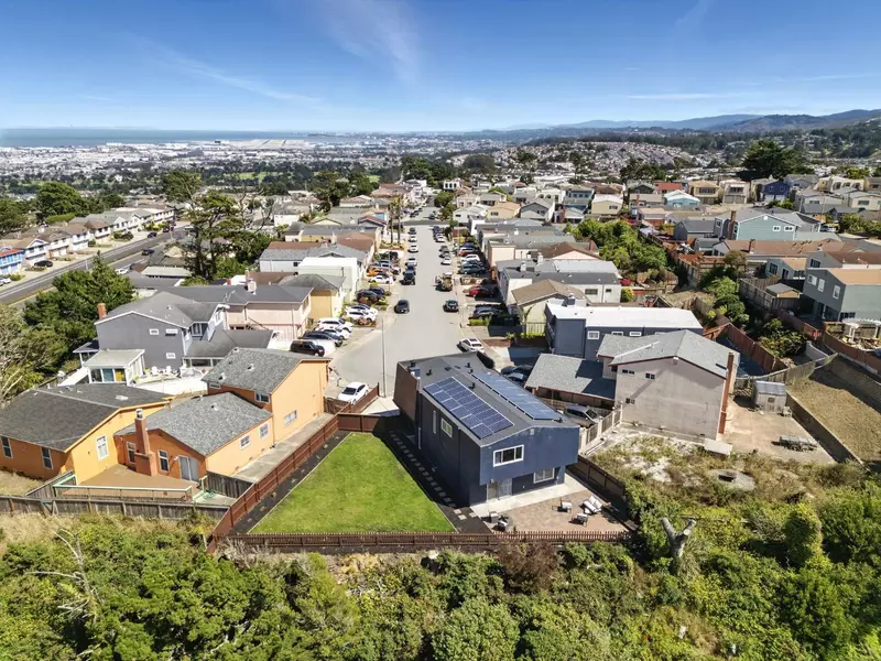 102 Dennis DR, Daly City, CA 94015