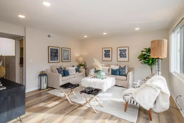 Belmont, CA 94002,2302 Carlmont DR