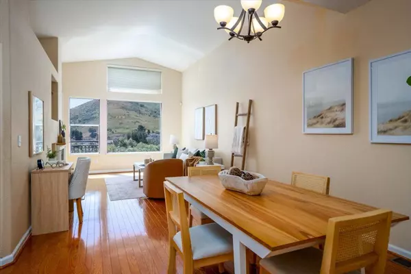 South San Francisco, CA 94080,25 Windcrest LN
