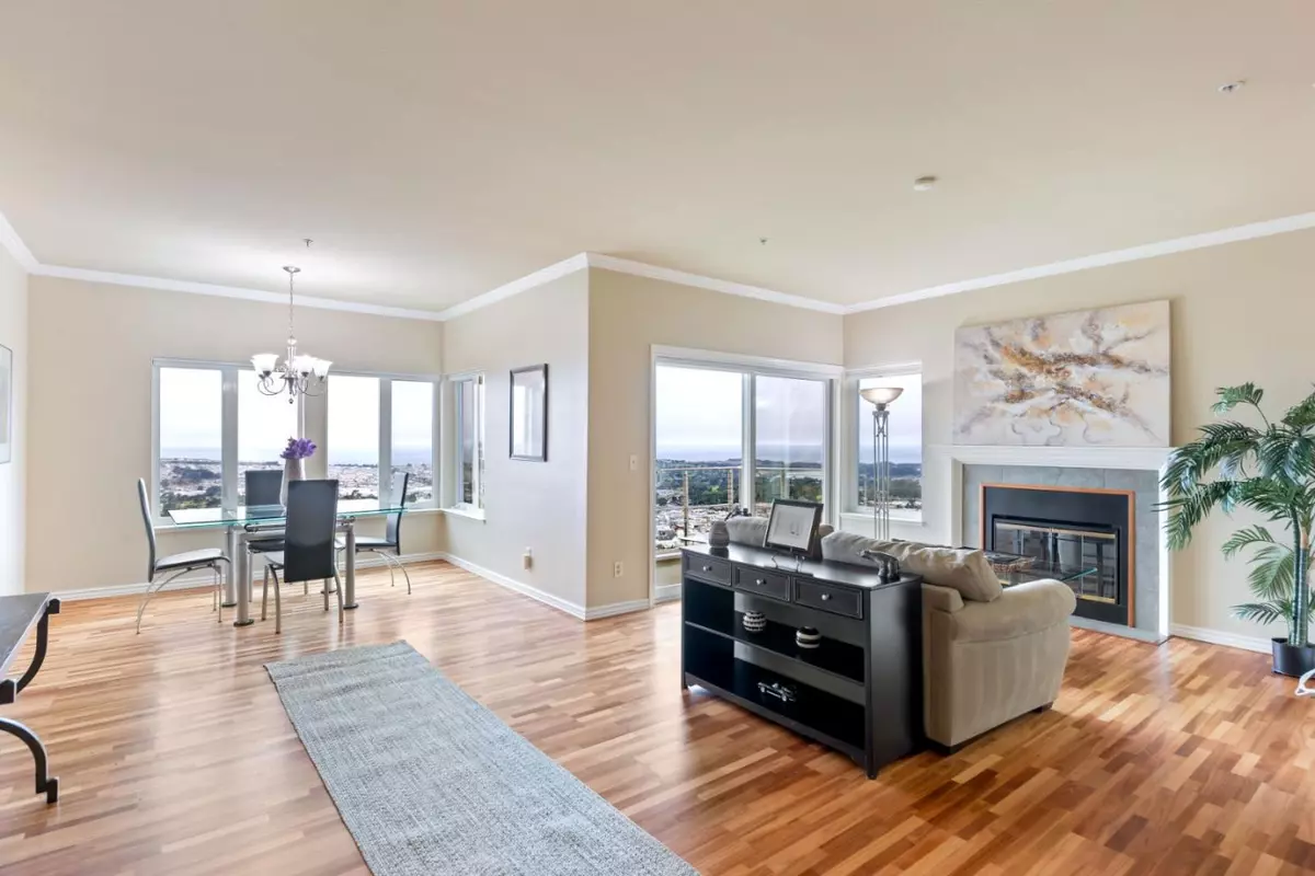 Daly City, CA 94014,323 Green Ridge DR 3