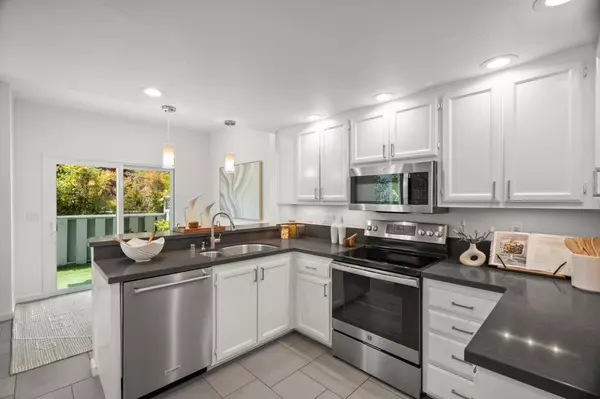 Mountain View, CA 94043,462 Mountain Laurel CT