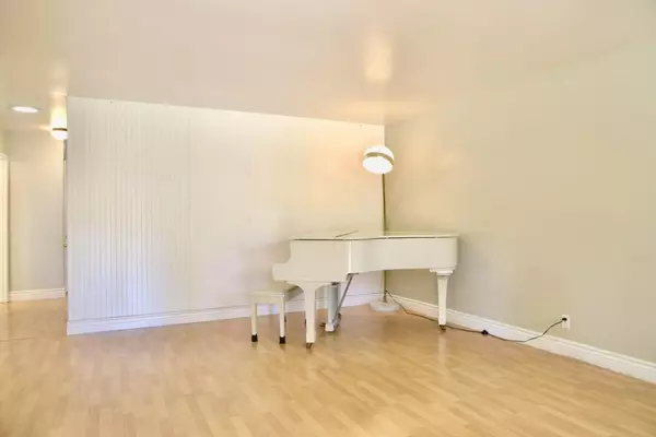 Saratoga, CA 95070,20231 Merrick