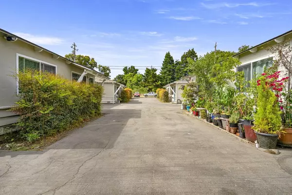 East Palo Alto, CA 94303,1831 Woodland AVE