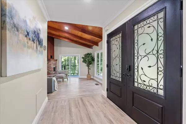 Los Gatos, CA 95033,230 Burrell CT