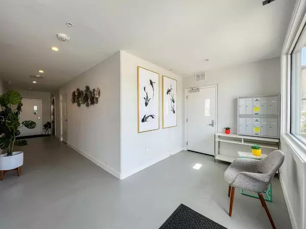 Millbrae, CA 94030,30 Hermosa AVE 302