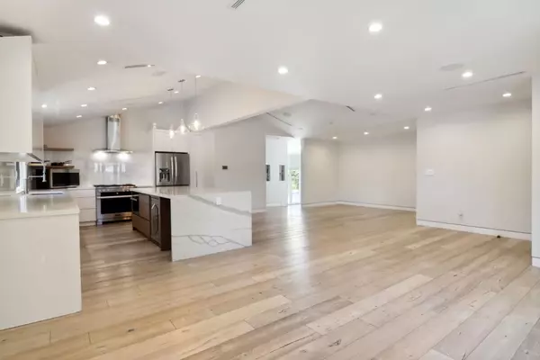Tarzana, CA 91335,19041 Calvert ST