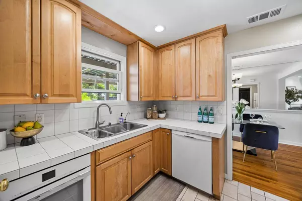 Redwood City, CA 94063,820 Eighth AVE