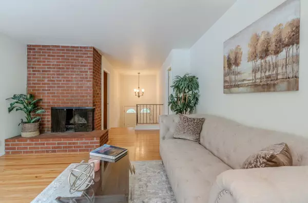 Pacifica, CA 94044,1031 Yosemite DR