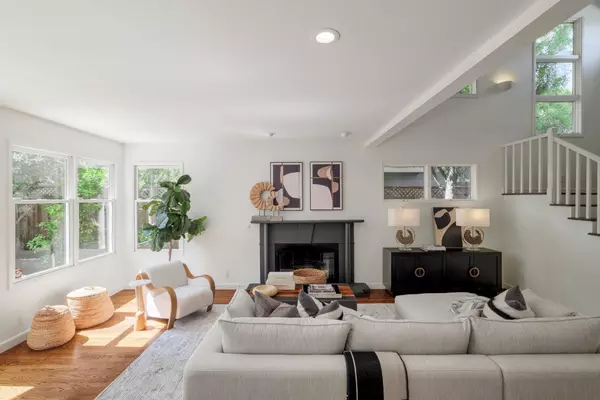 Menlo Park, CA 94025,2051 Gordon AVE