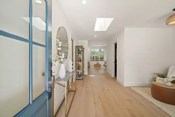 Menlo Park, CA 94025,911 Peggy LN