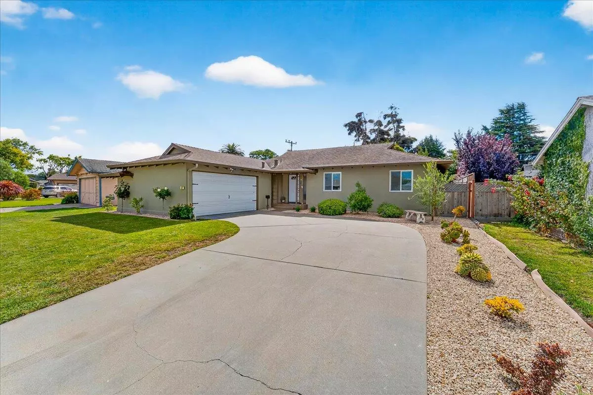 Salinas, CA 93901,877 San Simeon DR