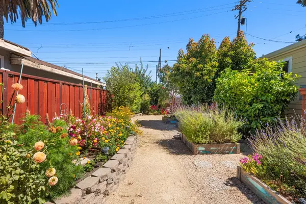 Redwood City, CA 94063,197 Nottingham AVE