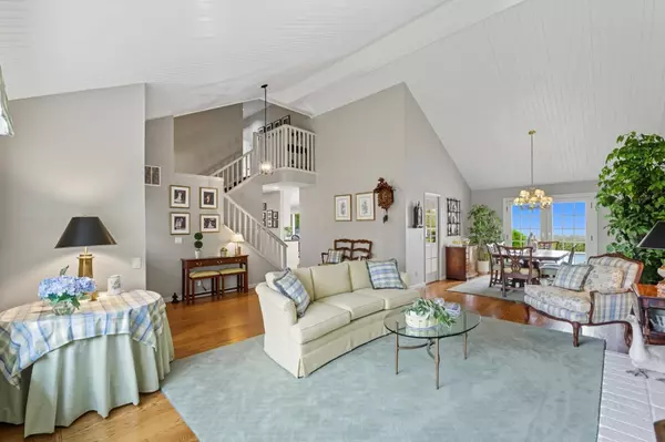 Belmont, CA 94002,7 Somerset CT