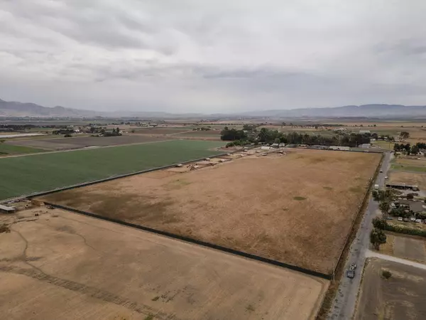 Hollister, CA 95023,0 Lovers LN