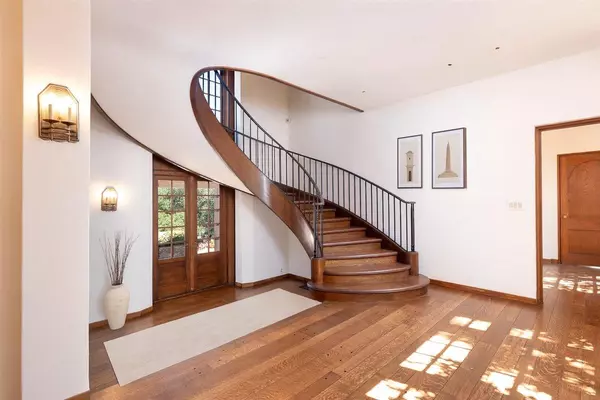 Hillsborough, CA 94010,923 Hayne RD