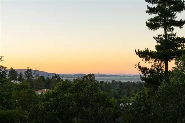 Hillsborough, CA 94010,923 Hayne RD