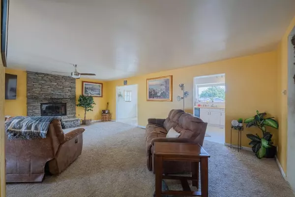 Salinas, CA 93907,9832 Clover TRL