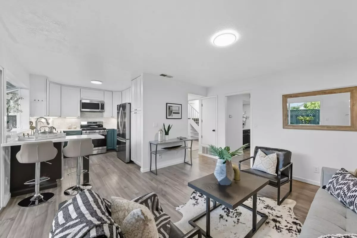 Foster City, CA 94404,971 Marquette LN