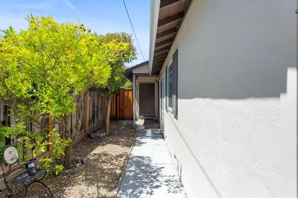 Redwood City, CA 94061,944 Valota RD