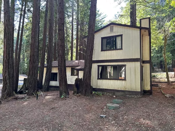 11 Wurr RD, Loma Mar, CA 94021