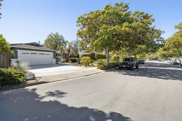 Redwood City, CA 94061,572 Cypress ST