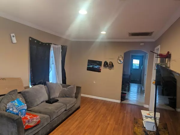 San Jose, CA 95112,521 Santa Ana AVE