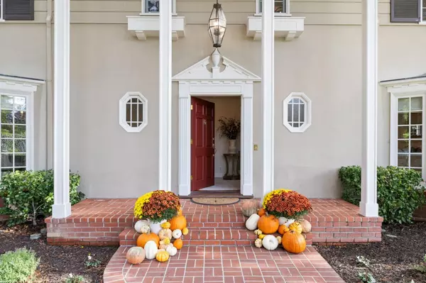 Hillsborough, CA 94010,310 Ranelagh RD