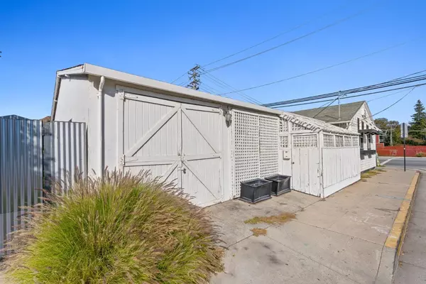 Santa Cruz, CA 95060,901 River ST