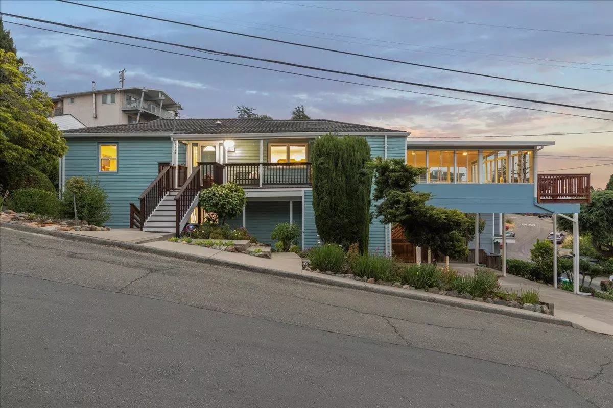 Castro Valley, CA 94546,2204 170th AVE