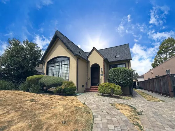 2104 Carmelita AVE, Burlingame, CA 94010