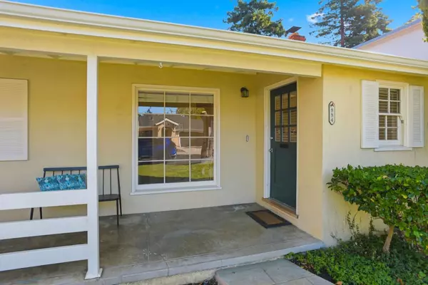 Palo Alto, CA 94303,884 Warren WAY