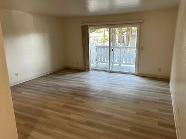 Capitola, CA 95010,919 Capitola AVE 8