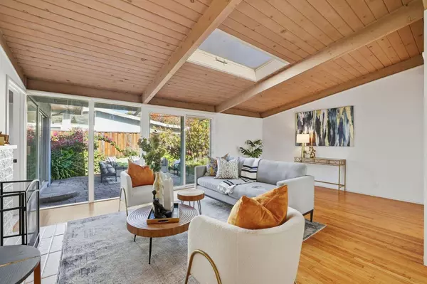 Palo Alto, CA 94303,3839 Ross RD