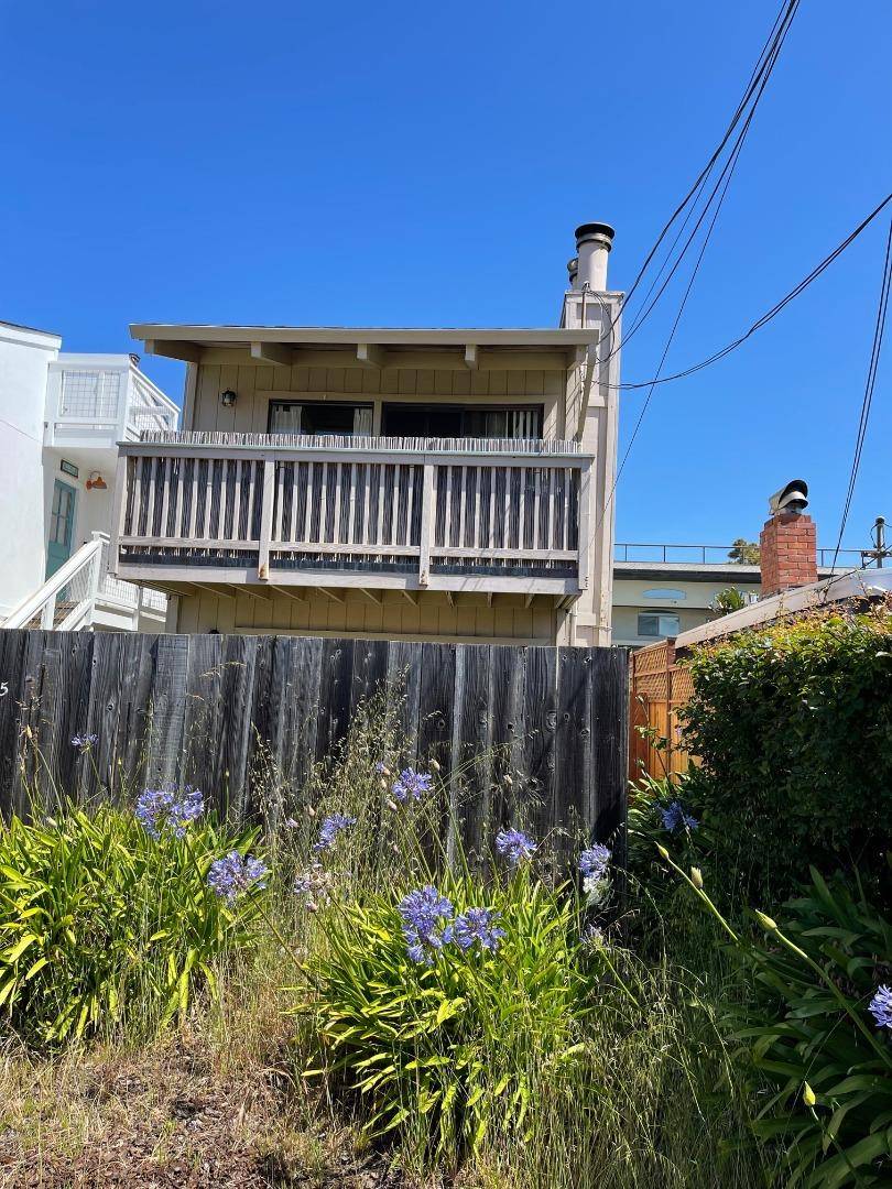 Santa Cruz, CA 95062,22965 E Cliff DR