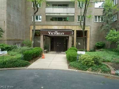 3701 Mayfield RD #309, Cleveland Heights, OH 44121