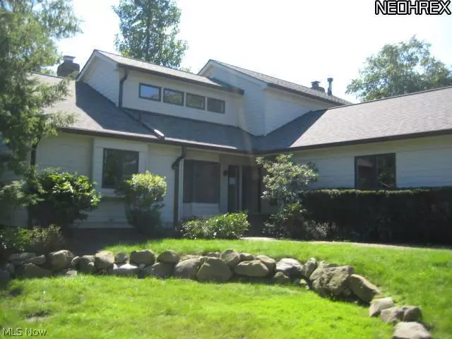 431 Chipping LN, Auburn, OH 44023