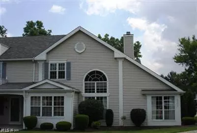 23540 Grist Mill CT #2, Olmsted Falls, OH 44138
