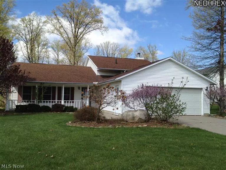404 Berry Ridge DR, Amherst, OH 44001