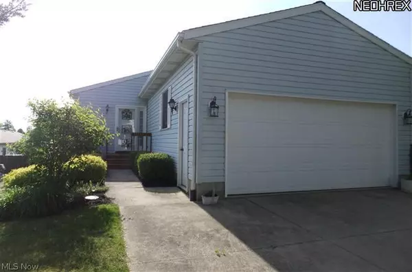 144 Royal Crest #E, Seville, OH 44273