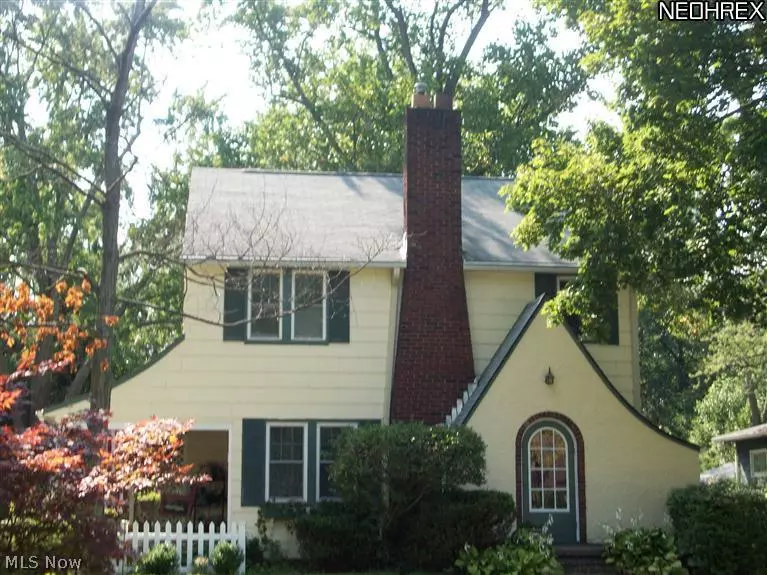 8334 Mapleway DR, Olmsted Falls, OH 44138