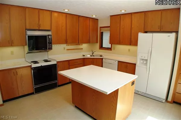 Strongsville, OH 44149,21625 Oak Bark TRL