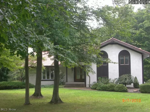 8856 Knauf RD, Canfield, OH 44406