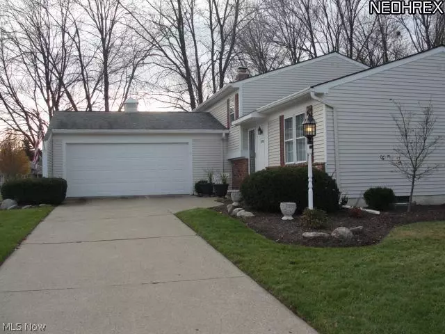 8790 Yellowstone Pkwy, Olmsted Township, OH 44138