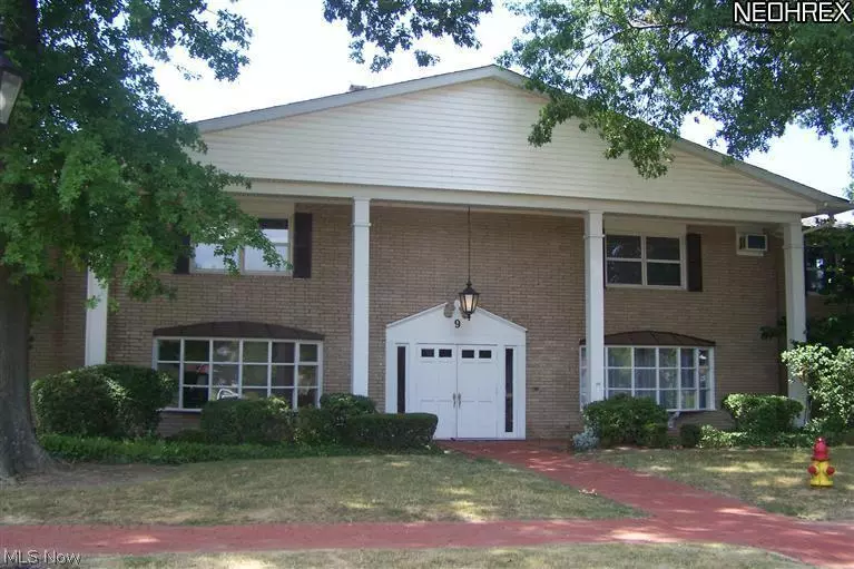 9 Meadowlawn DR #4, Mentor, OH 44060