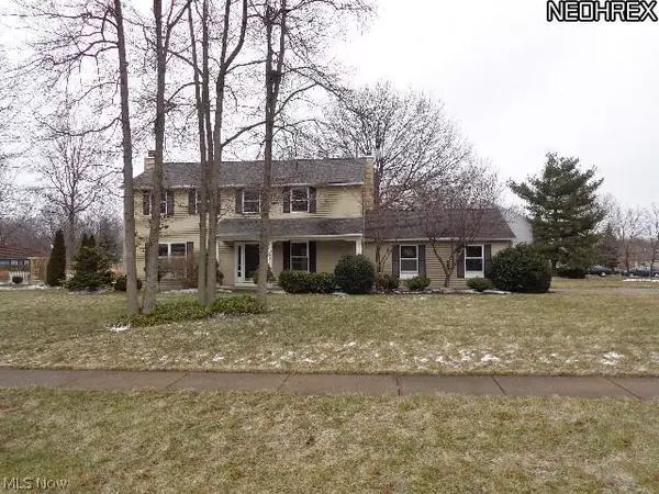 321 Greenbriar DR, Avon Lake, OH 44012