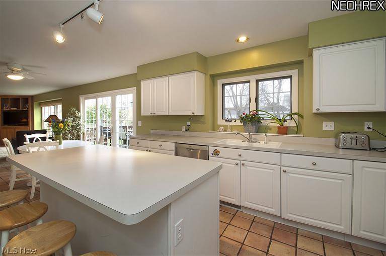 Lyndhurst, OH 44124,1297 Rae RD