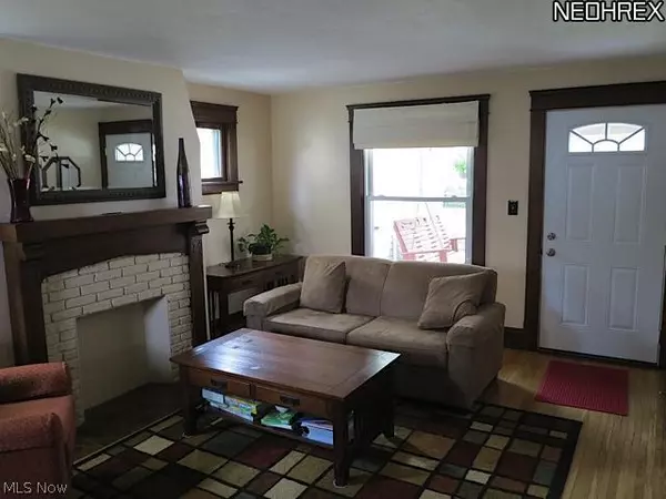 Lakewood, OH 44107,1307 Hall AVE