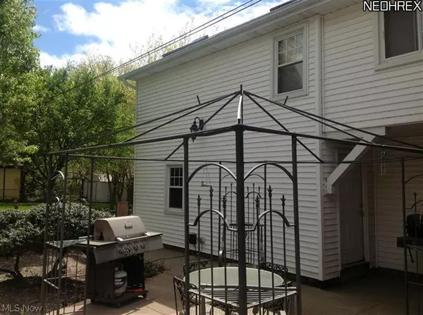 Lakewood, OH 44107,1079 Forest Cliff DR